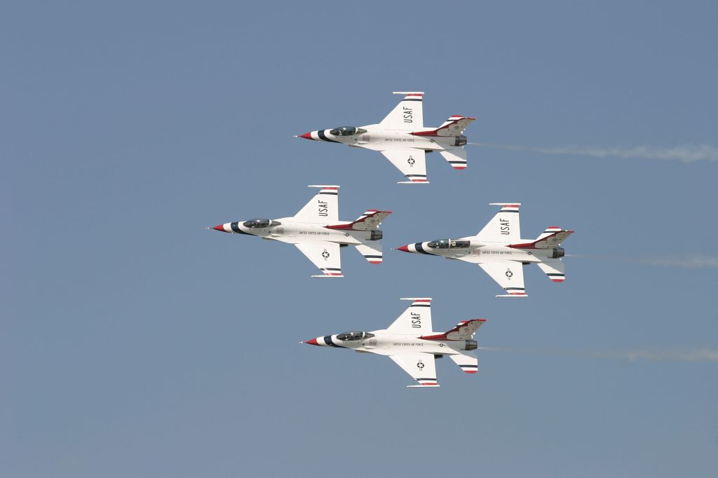 e1492__20-may_15-38_andrews_f16_thunderbirds